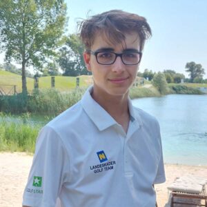 Stephan_Csoengei_900